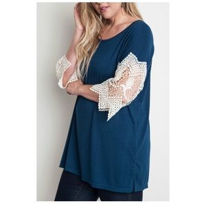 Umgee Blue Knit T-Shirt Tunic Cream Crochet Sleeve
